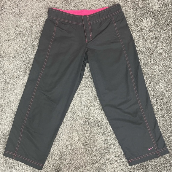 Nike Pants - Nike black hot pink cotton cropped capri pants women’s size S 4-6